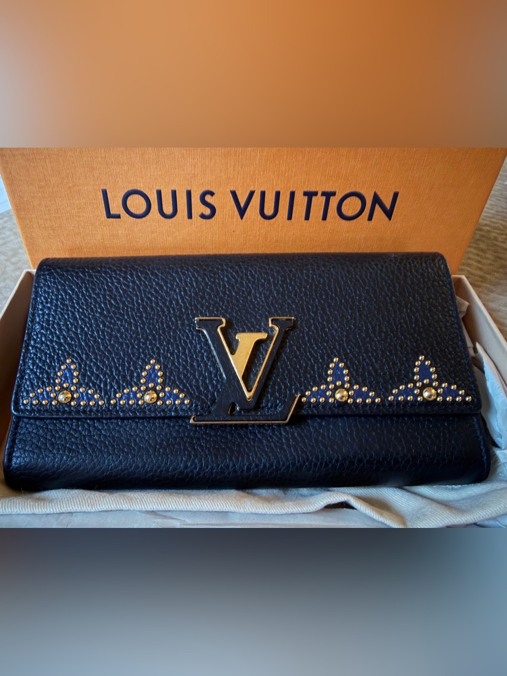 Louis Vuitton Portefeuille Capucines Long Wallet Taurillon Leather Black Studs
